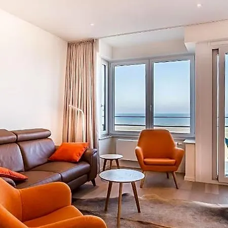 Hotel On Zeedijk With Stunning Sea View
