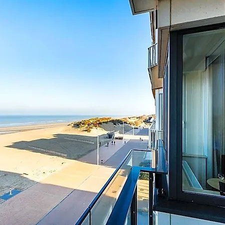 Hotel On Zeedijk With Stunning Sea View