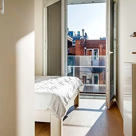 Hotel On Zeedijk With Stunning Sea View